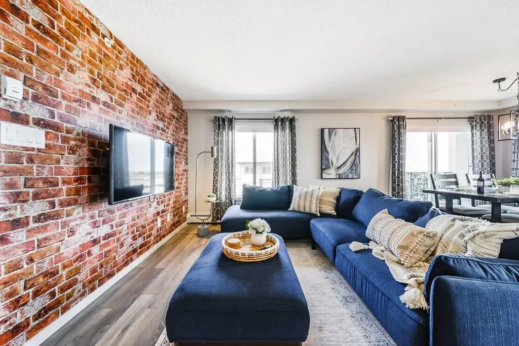 Bright Luxe Condo, Ac, Top Floor, King Bed, Balcony! Edmonton 0*,  Canada